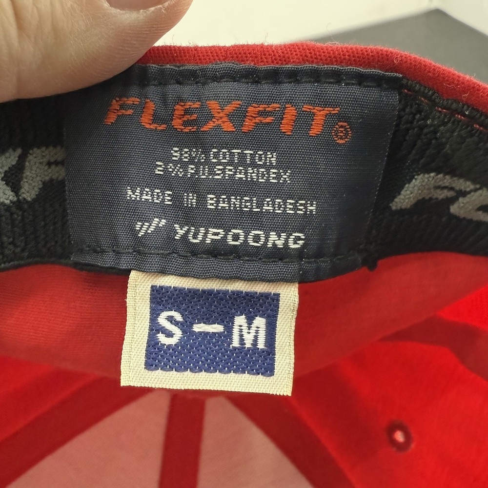 Pixar's Turning Red Logo Hat Exclusive Flexfit Embroidered Hat Small Medium - Picture 6 of 7